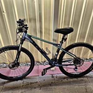 2017 GT Bicycles GT Avalanche Elite Mountain bike Silver, gray or bare metal