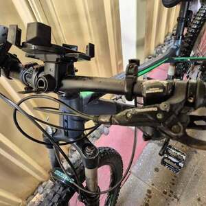 2017 GT Bicycles GT Avalanche Elite Mountain bike Silver, gray or bare metal