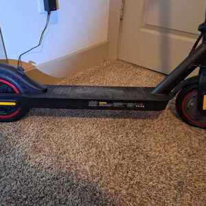 LiteFive LF3 e-scooter Black and Red