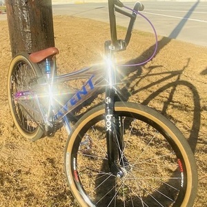 2015 Avent Bombshell Pro Tr7 24” Silver, gray or bare metal, Black, and Blue