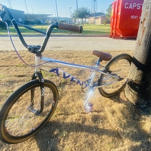 2015 Avent Bombshell Pro Tr7 24” Silver, gray or bare metal, Black, and Blue