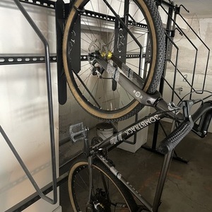 Bombtrack Silver, gray or bare metal