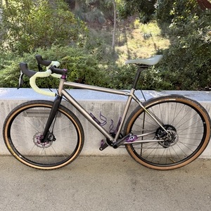 Charge plug 5 Silver, gray or bare metal