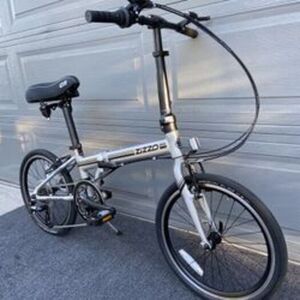 2022 Zizzo Liberte Silver, gray or bare metal