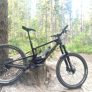 2022 Santa Cruz Nomad Red