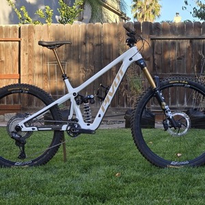 2025 Pivot Firebird White