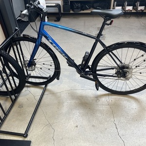2023 Trek FX 3 DISC L Alpine Blue to Deep Dark ... Blue