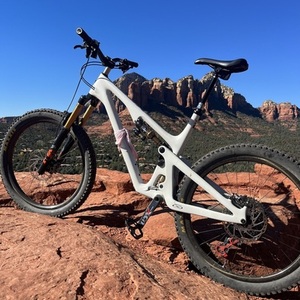 2022 Yeti Sb-140 White