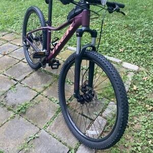 2020 Trek Marlin 6 Purple and Pink