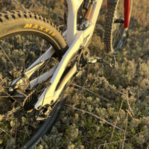 2022 YT Yt tues White