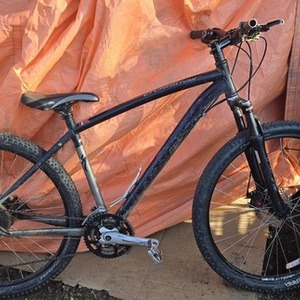 2009 Specialized Crosstrail Black and Silver, gray or bare metal