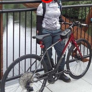 2021 Trek Trek Fx 4 disc Black and Red