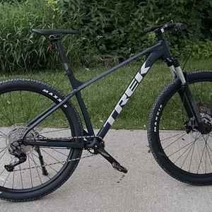 2022 Trek Marlin 7 Black