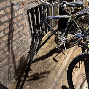 Trek 7200 Blue and Silver, gray or bare metal