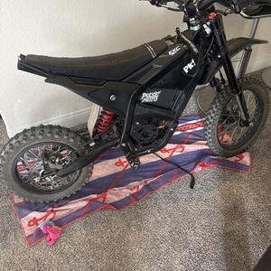 2025 Yozma IN10 Black and Red