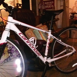 2013 Cannondale Quick 4  White, Black, and Red