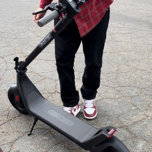2025 phantom e-scooter Black