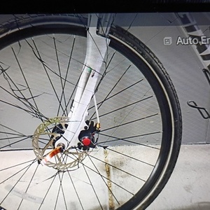 2025 Giant Contend Roam w1 White, Black, and Green