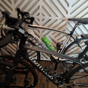 2011 Specialized roubaix SL2 White and Black