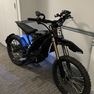2025 Surron Light bee X e-motorcycle Black and Yellow or Gold