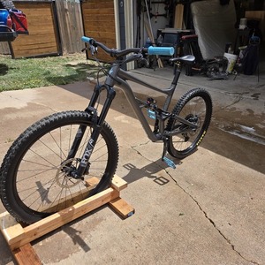 2022 Specialized Status 160 Silver, gray or bare metal