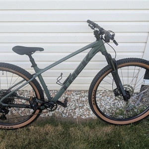2025 Trek Marlin 7 Green