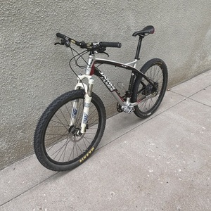 2007 Jamis Dakota XC Silver, gray or bare metal and Red