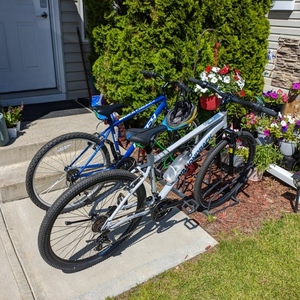 2026 Diamondback Odyssey 27.5" Men's Mountain Bike White and Silver, gray or bare metal