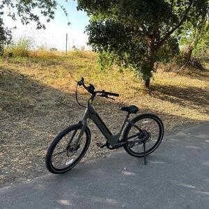 2025 Aventón Pace 500.3 bicicleta Silver, gray or bare metal