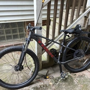 2026 Trek Marlin 5 Black and Red
