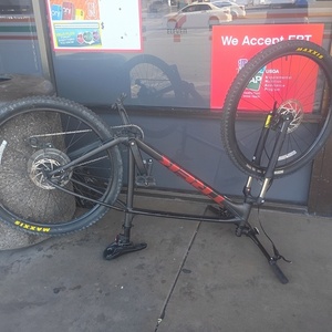 Trek Marlin 5 Silver, gray or bare metal and Red