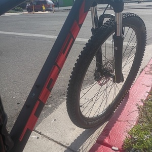 Trek Marlin 5 Silver, gray or bare metal and Red