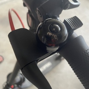 2026 IZIP e-scooter Black and Red