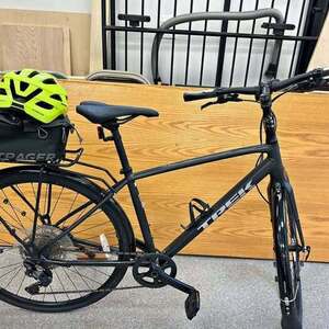 2022 Trek FX 3 Disk Silver, gray or bare metal