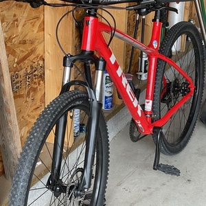 2023 Trek Marlin 5 Red