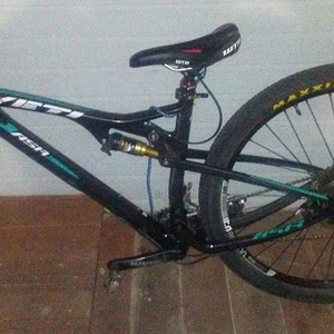 2015 Yeti Asr Black and Blue