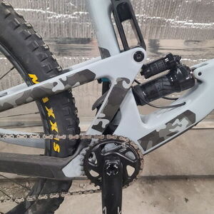 Santa Cruz Bronson Silver, gray or bare metal