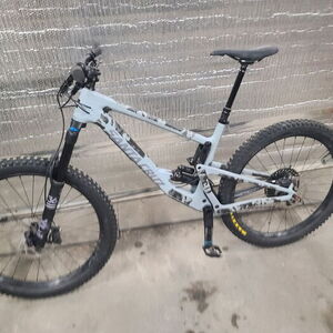 Santa Cruz Bronson Silver, gray or bare metal