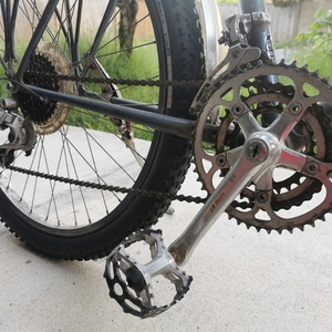 Other Silver, gray or bare metal