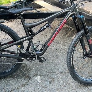 2018 Santa Cruz Bronson C Black and Silver, gray or bare metal