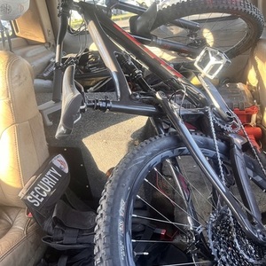 2018 Santa Cruz Bronson C Black and Silver, gray or bare metal