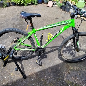 2010 Specialized Hardrock Disc Green, Black, and White