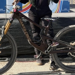 2022 Santa Cruz Nomad Red and Brown