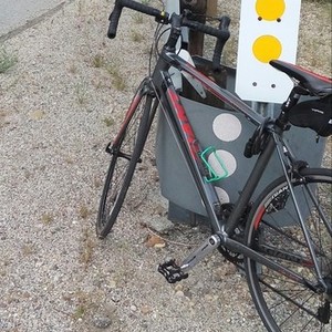 Giant Defy 5 Silver or Gray, Stickers tape or other cover-up, and Red