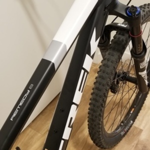 2017 Trek Remedy 8 Black