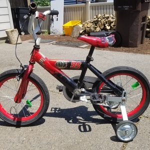 Huffy Disney Cars 95 Red and Black