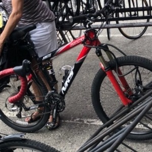 2002 Giant Red and Black
