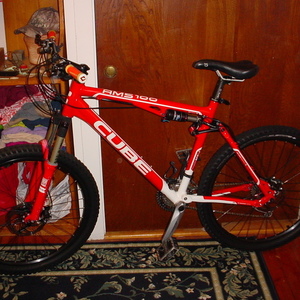 2000 Cube AMS100 Red