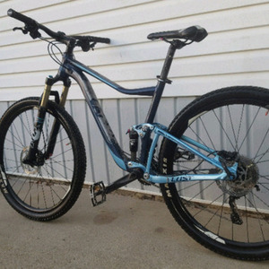 2015 Giant Lust Blue