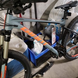 2018 Giant Fathom 2 Silver, gray or bare metal and Orange